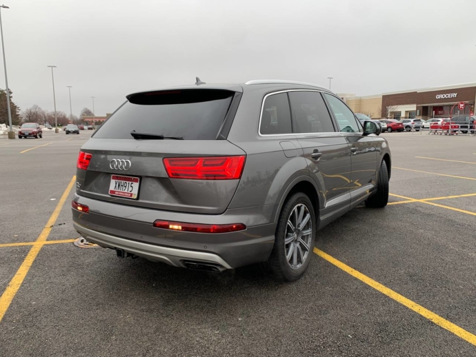 2017 Audi Q7  Premium